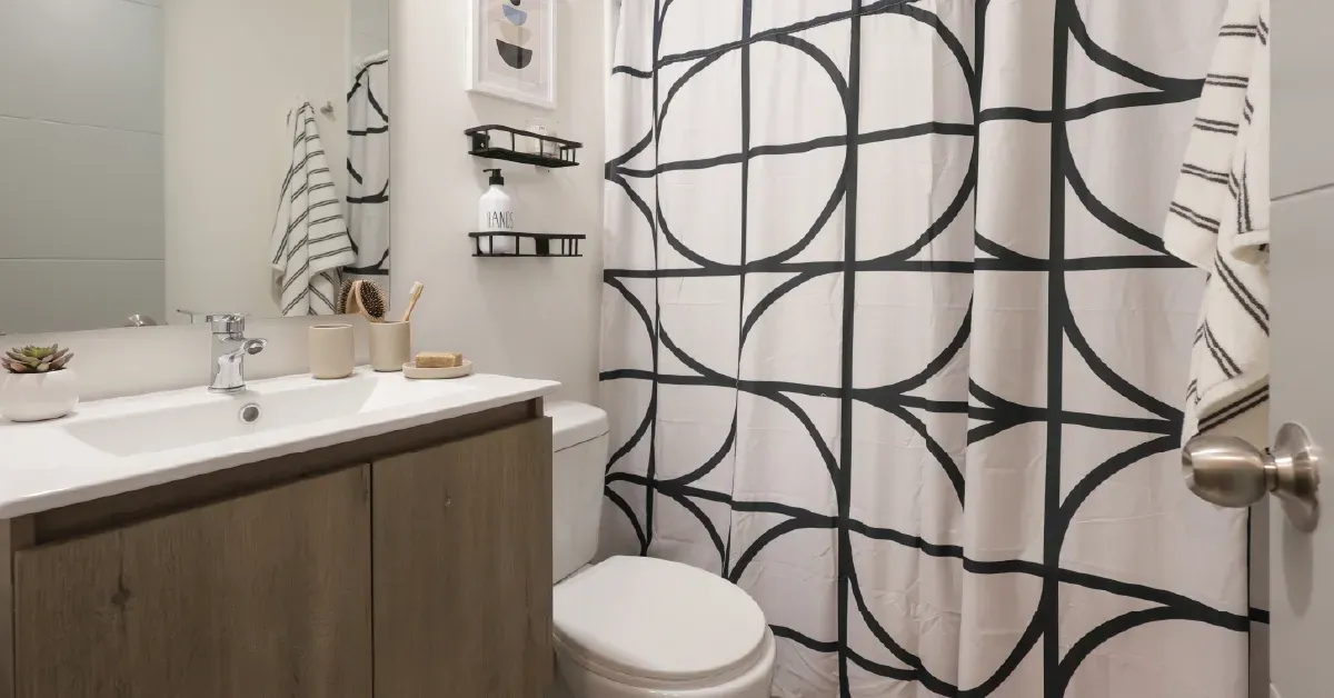 Baño con vanitorio de cubierta de loza vítrea